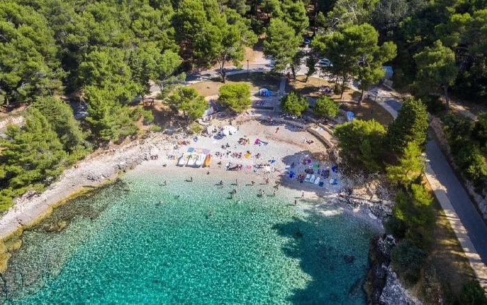 Obalna šetnica Lungomare u Puli (fotografija u vlasništvu visitpula.hr)