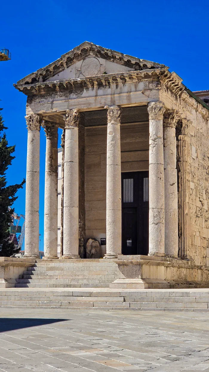 Ulice starogradske jezgre Pule i Forum